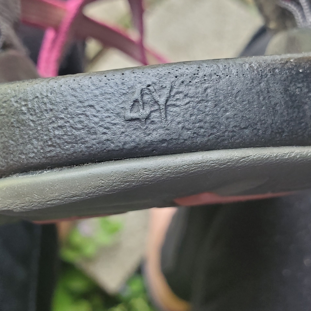 Youth CHACOS Two Strap Pink/Purple Patterned 4Y - Picture 3 of 3
